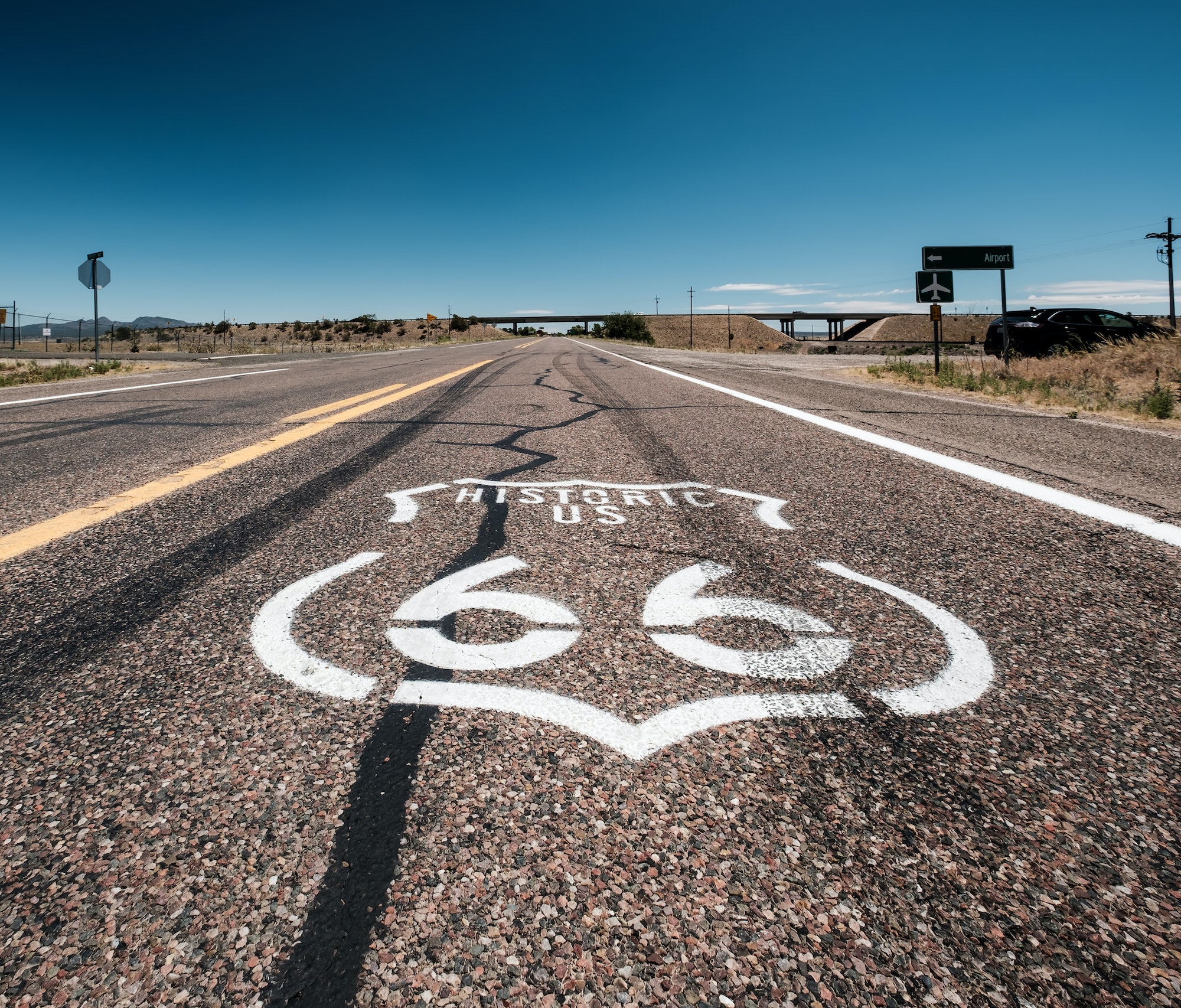 Melhores lugares para conhecer na América do Norte de carro. Street sign on historic route 66 in California